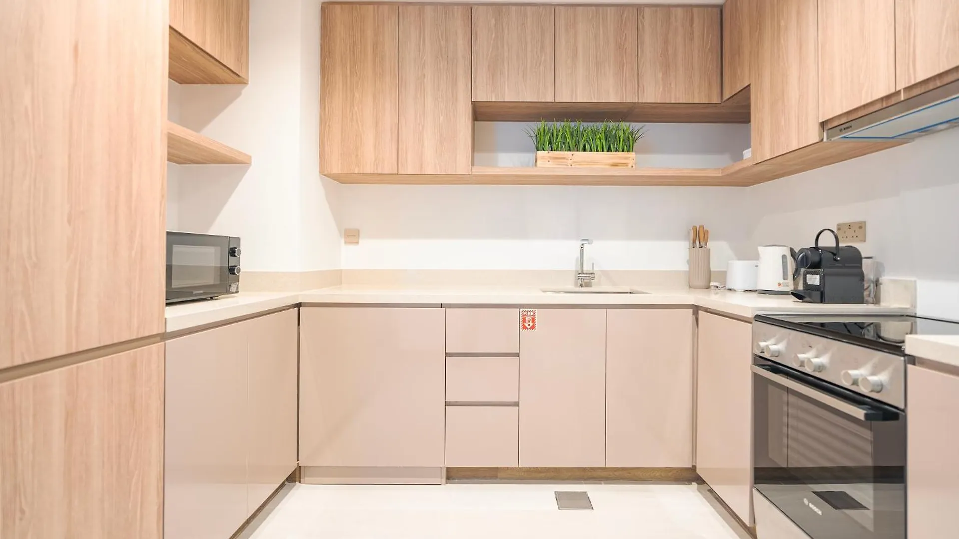 Elegant 2-Bedroom Apartment, Branded & Luxury Amenities Dubai 0*,  Verenigde Arabische Emiraten