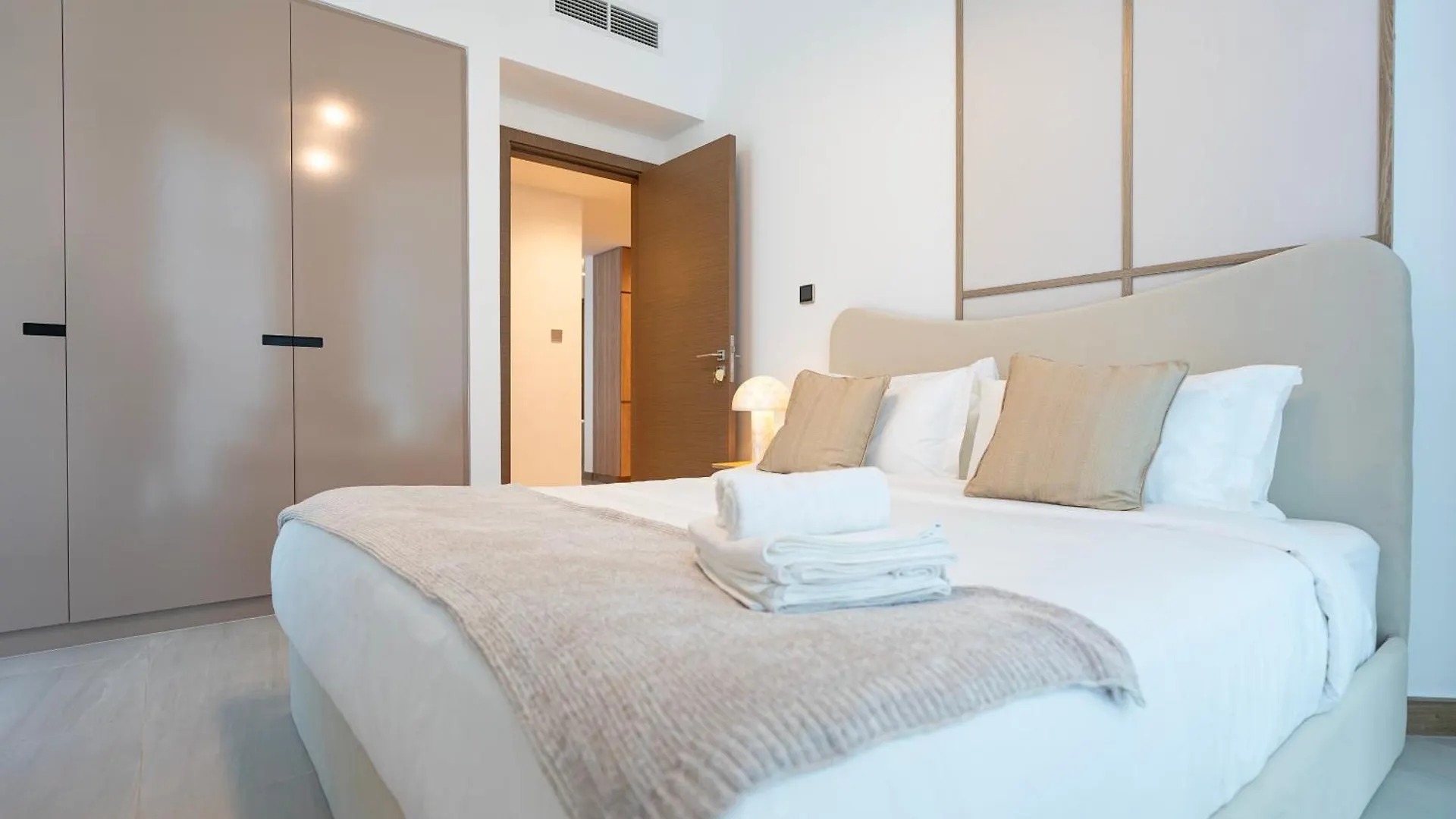 Elegant 2-Bedroom Apartment, Branded & Luxury Amenities Dubai 0*,