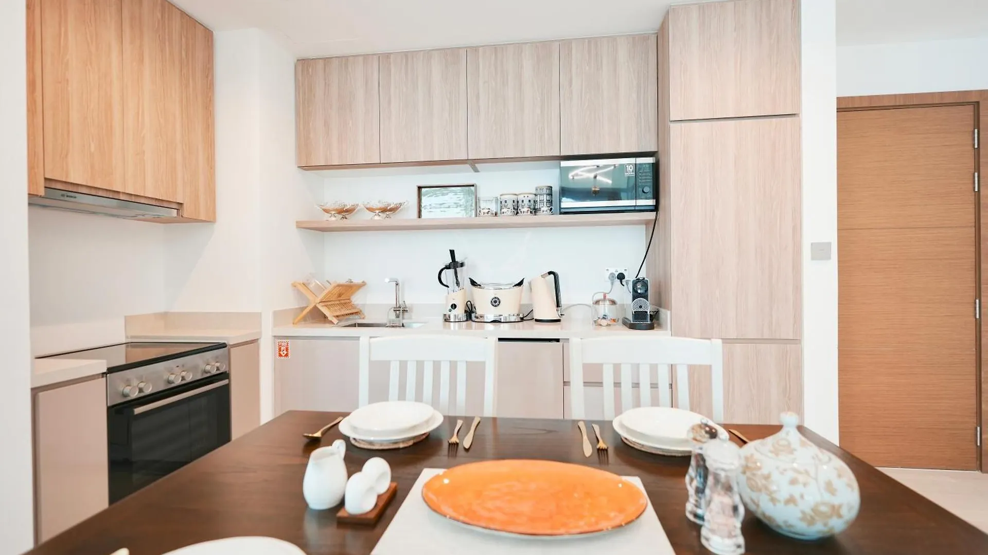 Elegant 2-Bedroom Apartment, Branded & Luxury Amenities Dubai