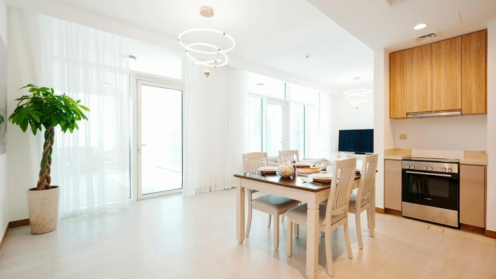 Elegant 2-Bedroom Apartment, Branded & Luxury Amenities Dubai 0*,